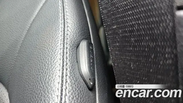Mercedes-Benz C-Class 2020 — Photo 8/37