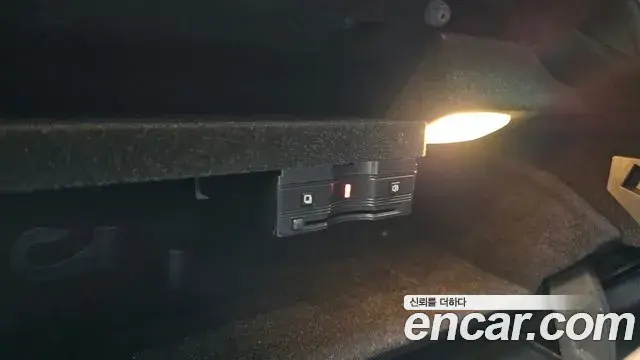 Mercedes-Benz C-Class 2020 — Photo 35/37