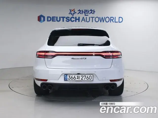 Porsche Macan 2021 — Photo 9/20