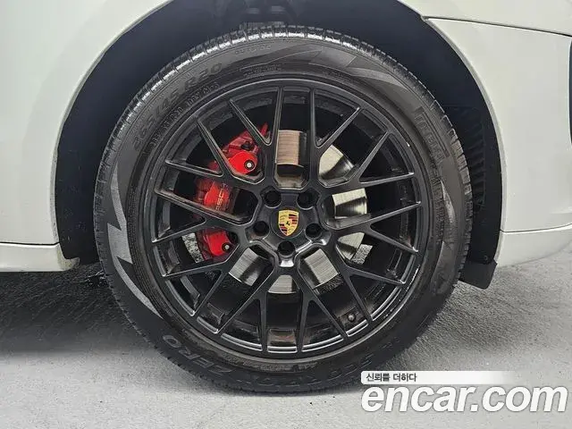 Porsche Macan 2021 — Photo 5/20