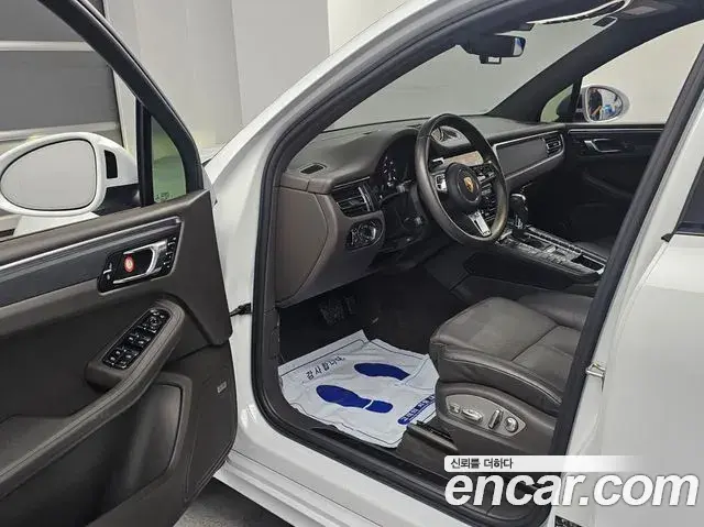 Porsche Macan 2021 — Photo 18/20