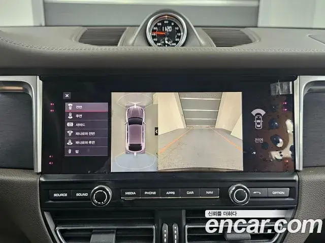 Porsche Macan 2021 — Photo 11/20