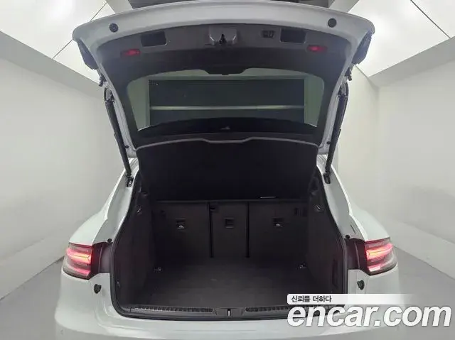Porsche Macan 2021 — Photo 15/20