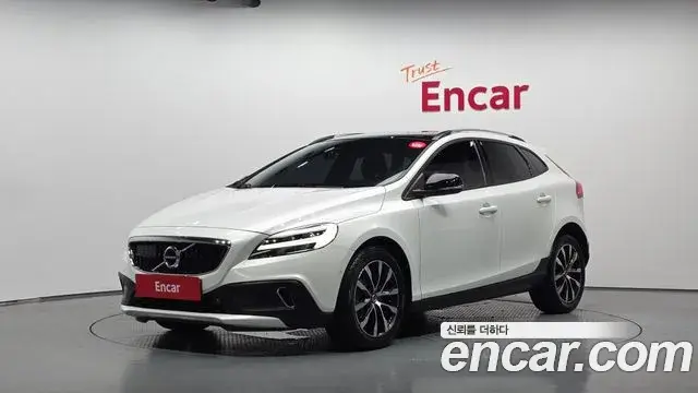 Volvo V40 Cross Country 2019 — Photo 4/20