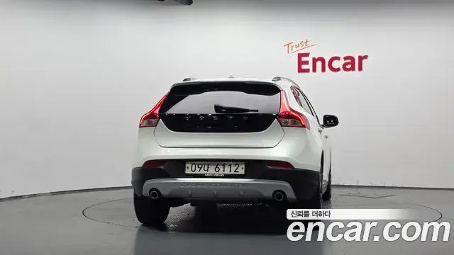 Volvo V40 Cross Country 2019 — Photo 3/20