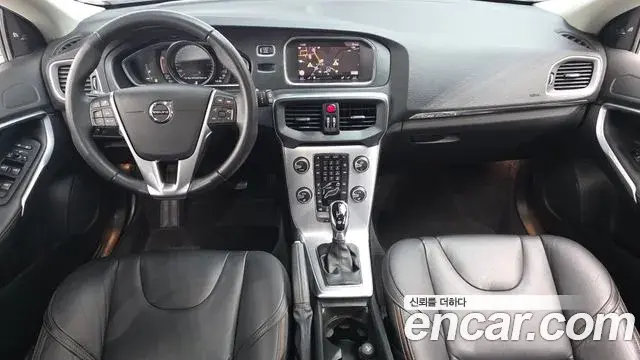 Volvo V40 Cross Country 2019 — Photo 8/20