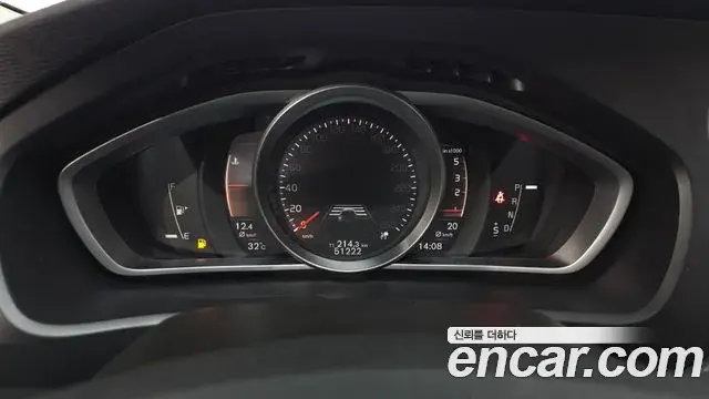 Volvo V40 Cross Country 2019 — Photo 7/20