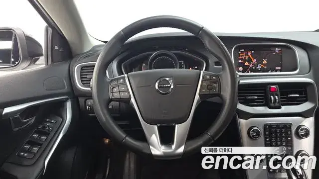 Volvo V40 Cross Country 2019 — Photo 2/20
