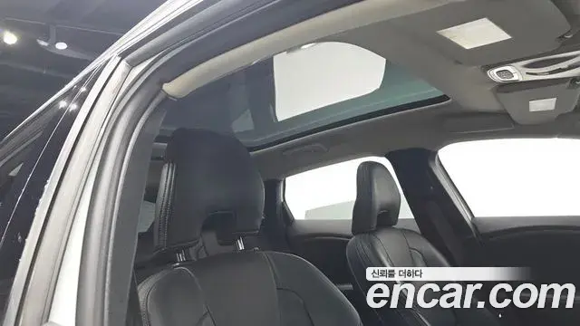 Volvo V40 Cross Country 2019 — Photo 17/20