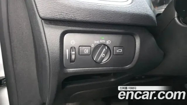 Volvo V40 Cross Country 2019 — Photo 10/20