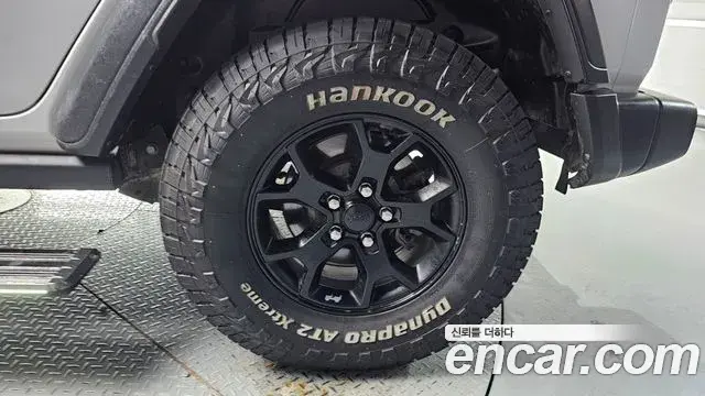 Jeep Wrangler 2020 — ფოტო 23/30