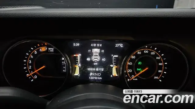 Jeep Wrangler 2020 — ფოტო 24/30