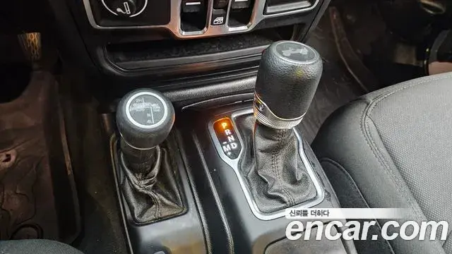 Jeep Wrangler 2020 — ფოტო 13/30