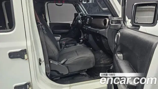 Jeep Wrangler 2020 — ფოტო 20/30
