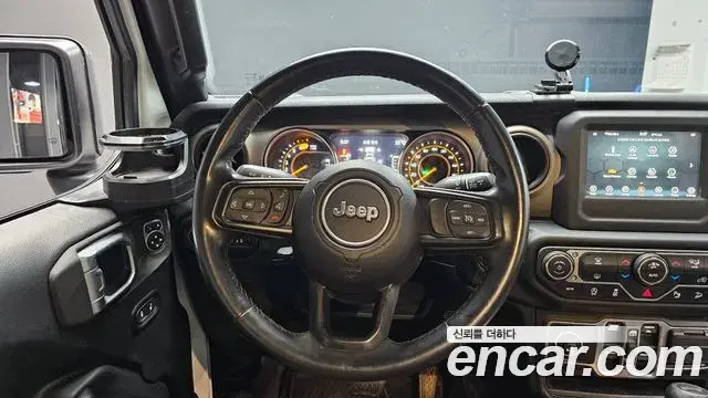 Jeep Wrangler 2020 — ფოტო 19/30