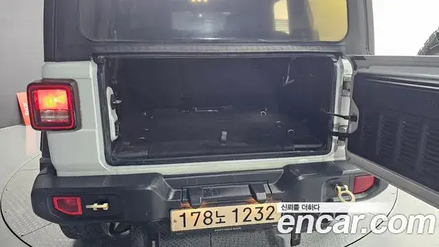 Jeep Wrangler 2020 — ფოტო 6/30