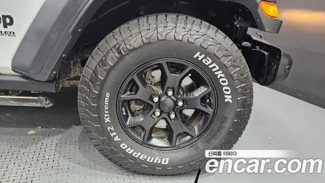 Jeep Wrangler 2020 — ფოტო 28/30