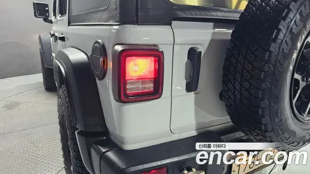 Jeep Wrangler 2020 — ფოტო 14/30