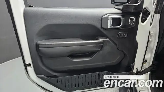 Jeep Wrangler 2020 — ფოტო 3/30