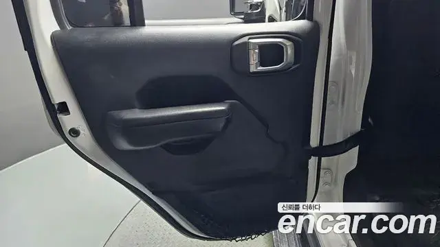 Jeep Wrangler 2020 — ფოტო 30/30
