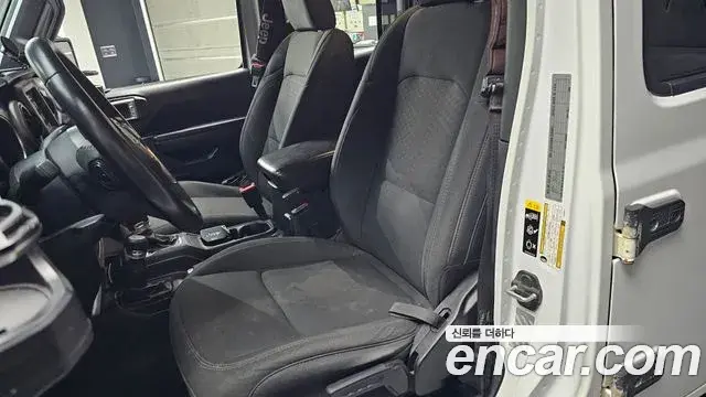 Jeep Wrangler 2020 — ფოტო 26/30