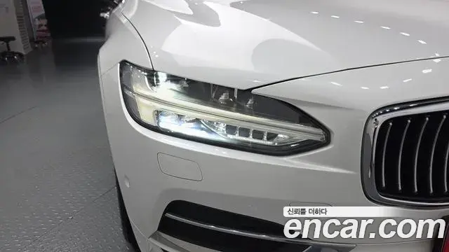 Volvo S90 2019 — ფოტო 31/34