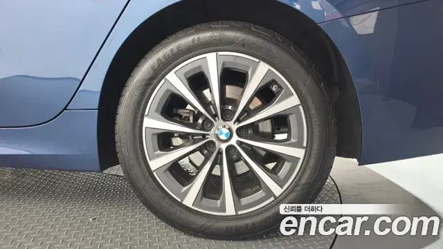 BMW 3 Series 2023 — ფოტო 15/35