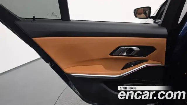 BMW 3 Series 2023 — ფოტო 23/35