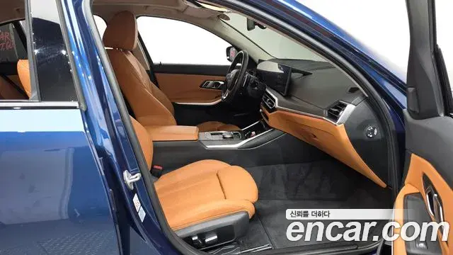 BMW 3 Series 2023 — ფოტო 19/35