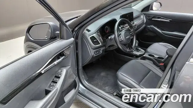 Kia Seltos 2022 — ფოტო 27/34