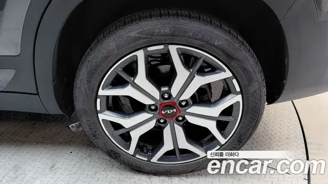 Kia Seltos 2022 — ფოტო 14/34