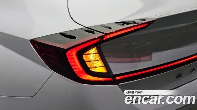 Hyundai Sonata Hybrid 2022 — Şəkil 16/30