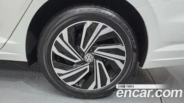 Volkswagen Jetta 2021 — Şəkil 23/31