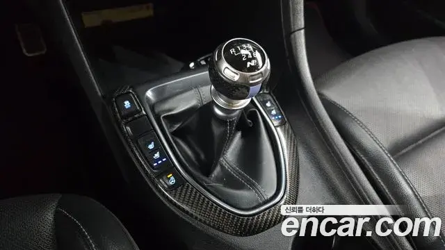 Hyundai Veloster 2019 — ფოტო 16/30