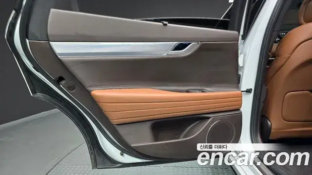 Genesis G80 2023 — Photo 17/31