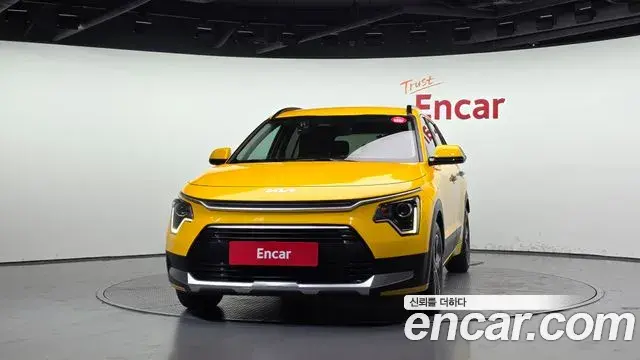 Kia Niro 2022 — ფოტო 15/20