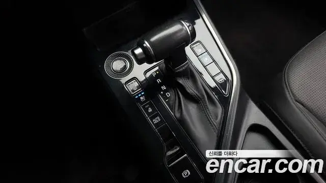 Kia Niro 2022 — ფოტო 19/20