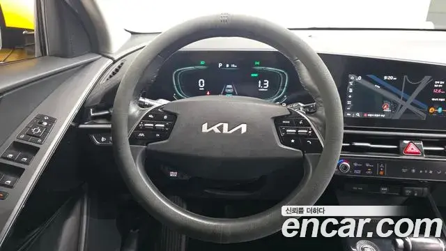 Kia Niro 2022 — ფოტო 16/20