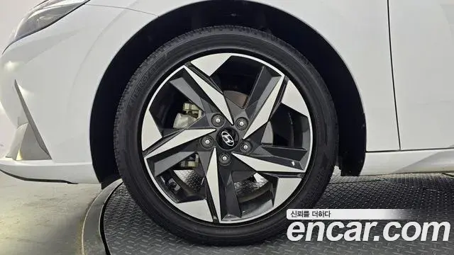 Hyundai The New Avante Hybrid 2022 — Photo 20/31