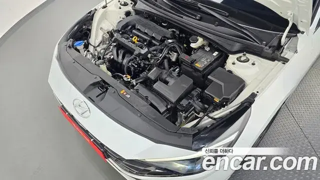 Hyundai The New Avante Hybrid 2022 — Photo 13/31