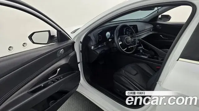Hyundai The New Avante Hybrid 2022 — Photo 26/31