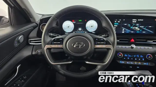Hyundai The New Avante Hybrid 2022 — Photo 19/31