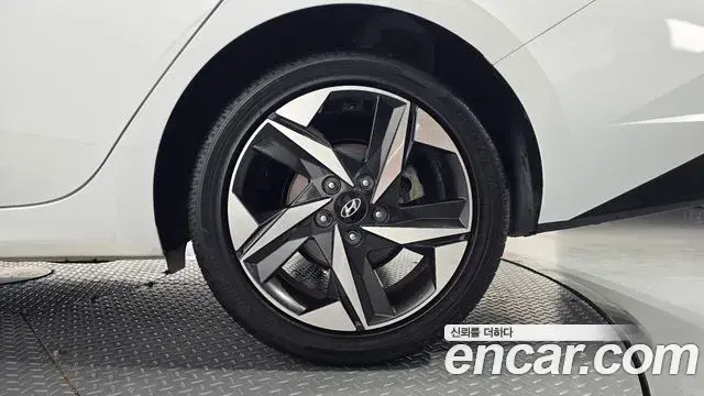 Hyundai The New Avante Hybrid 2022 — Photo 14/31