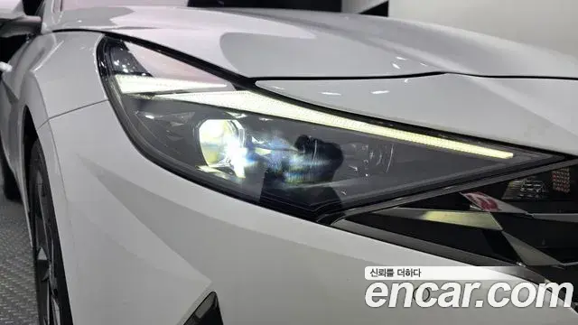 Hyundai The New Avante Hybrid 2022 — Photo 27/31