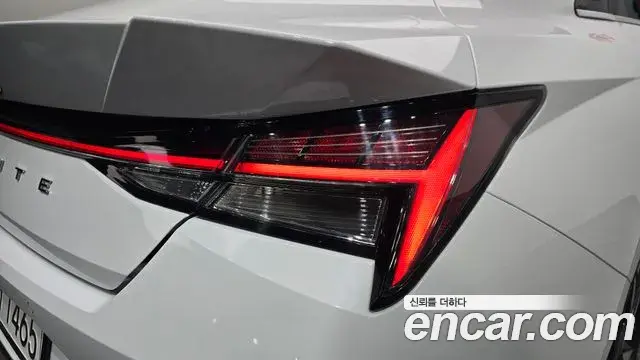 Hyundai The New Avante Hybrid 2022 — Photo 25/31