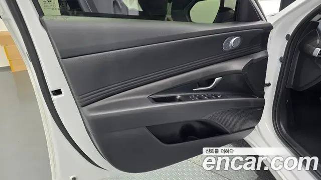 Hyundai The New Avante Hybrid 2022 — Photo 23/31