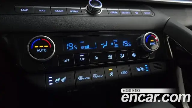 Hyundai The New Avante Hybrid 2022 — Photo 10/31