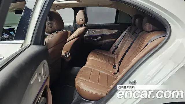 Mercedes-Benz E-Class 2018 — Фото 12/20