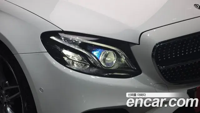Mercedes-Benz E-Class 2018 — Photo 7/32