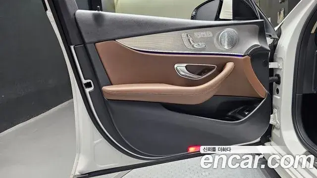 Mercedes-Benz E-Class 2018 — Photo 15/32